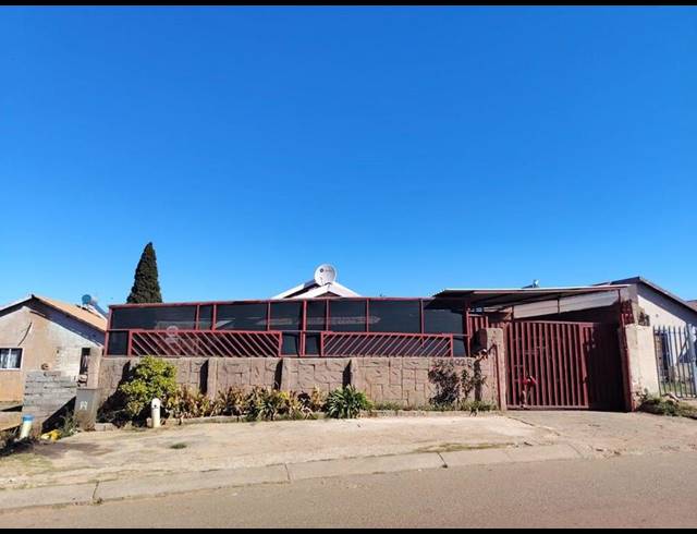4 BEDROOM HOUSE FOR SALE IN LENASIA SOUTH